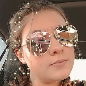 Meet your Posher, Madeline